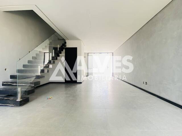 CASA para Compra em Feira de Santana - 2