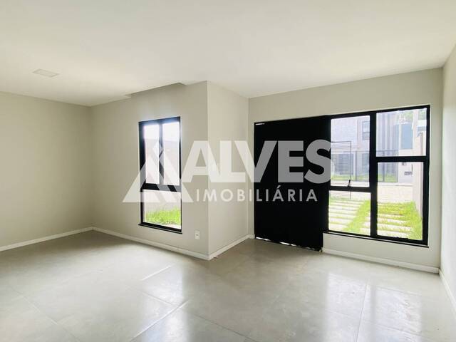 CASA para Compra em Feira de Santana - 3