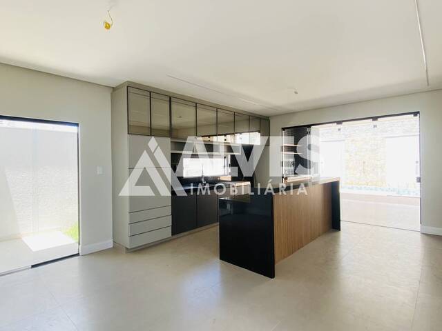 CASA EM CONDOMÍNIO para Compra em Feira de Santana - 2