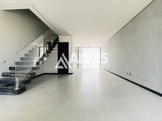 #6417 - CASA para Aluguel em Feira de Santana - BA