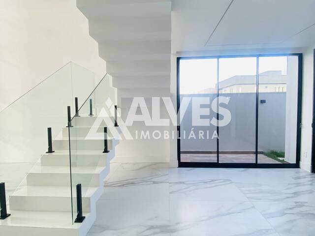 CASA EM CONDOMÍNIO para Compra em Feira de Santana - 3