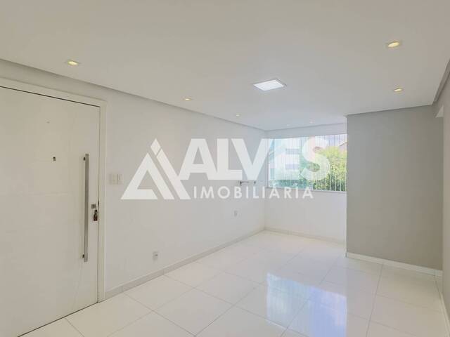 APARTAMENTO para Compra em Feira de Santana - 3