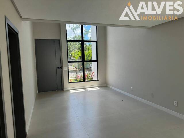 CASA EM CONDOMÍNIO para Compra em Feira de Santana - 3