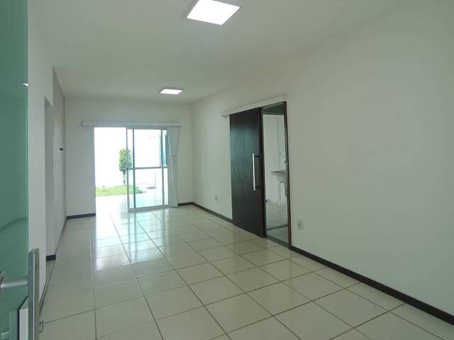 #7093 - CASA EM CONDOMÍNIO para Aluguel em Feira de Santana - BA