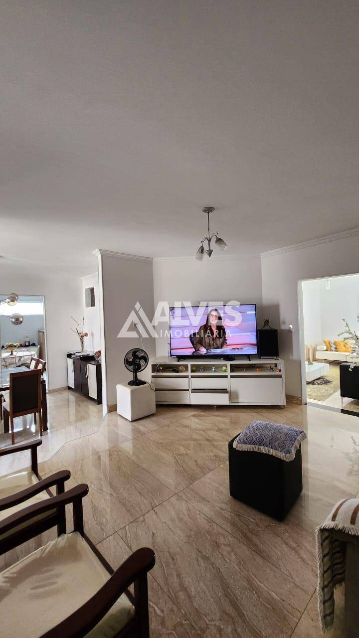 Casa, 3 quartos, 209 m² - Foto 2