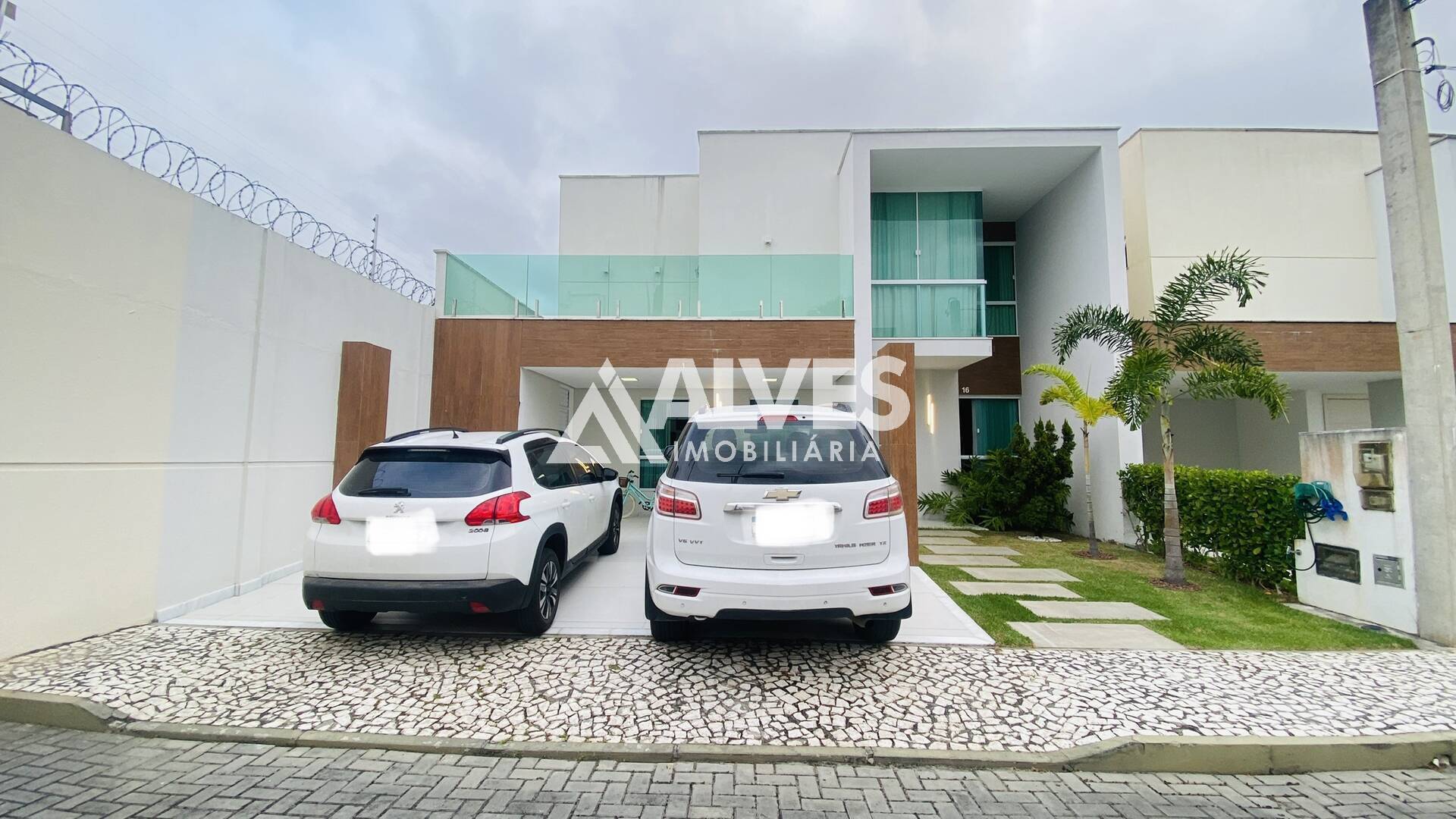 Casa de Condomínio à venda com 3 quartos, 200m² - Foto 1
