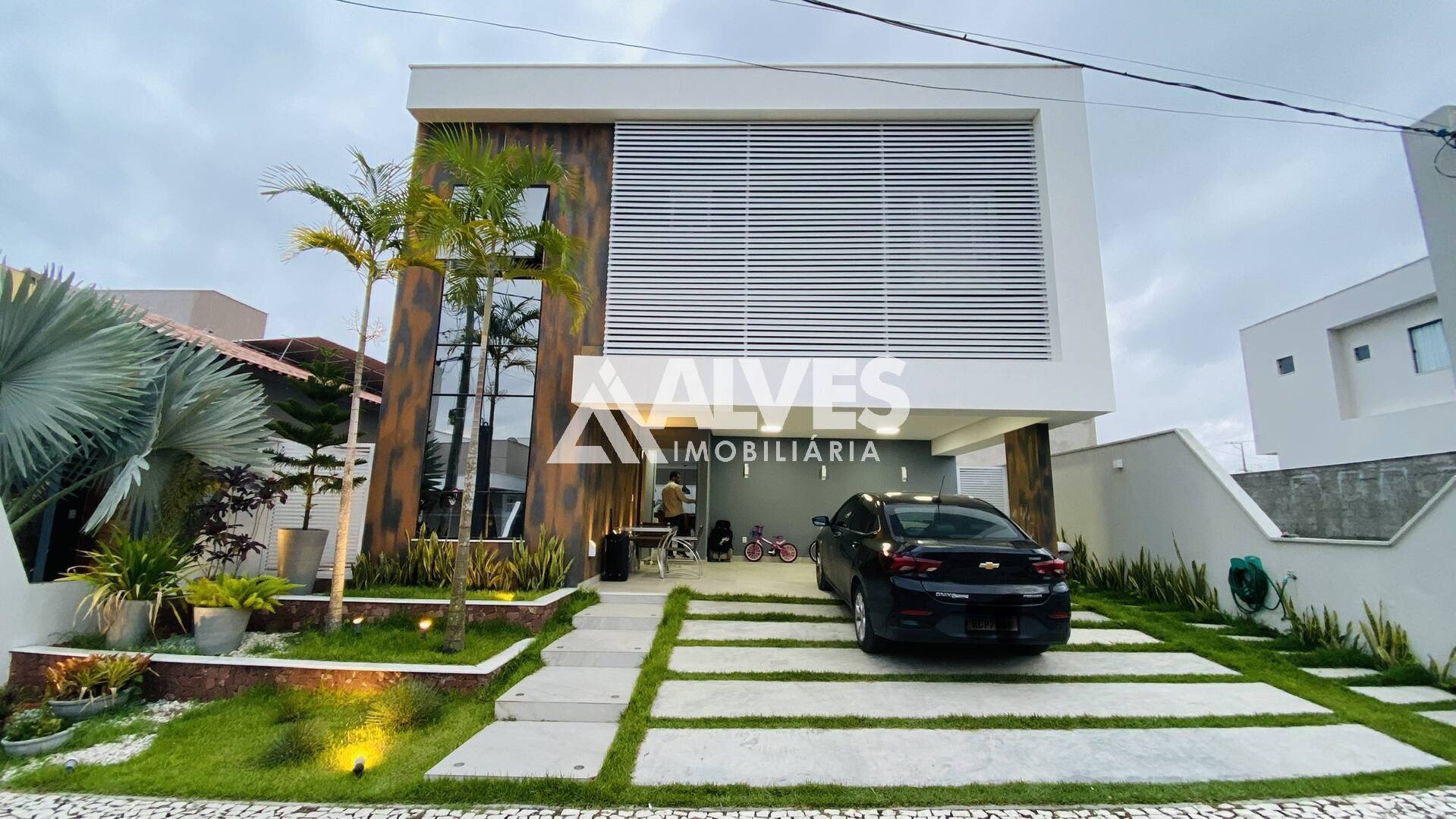 Casa de Condomínio à venda com 4 quartos, 273m² - Foto 2