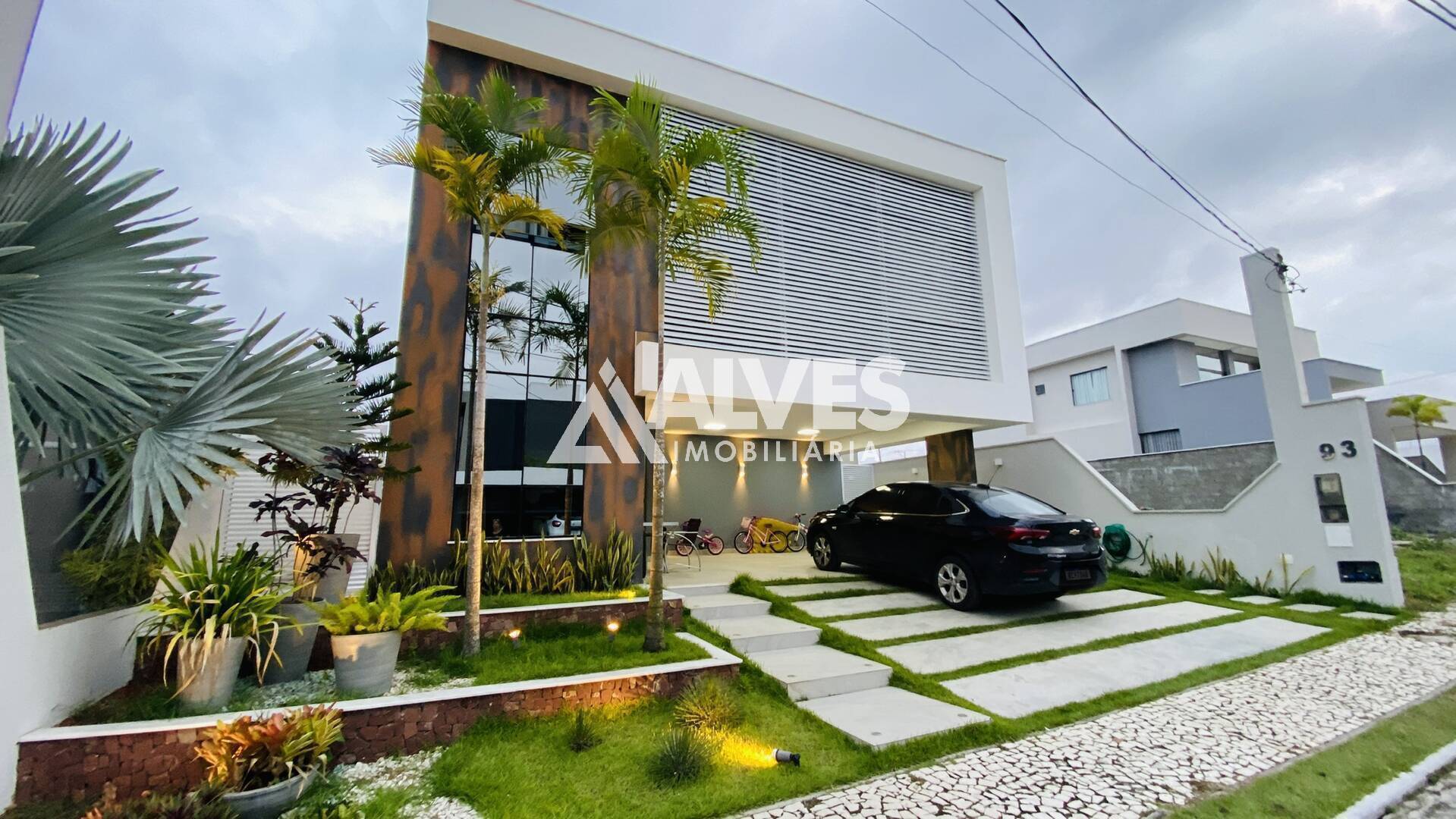 Casa de Condomínio à venda com 4 quartos, 273m² - Foto 1