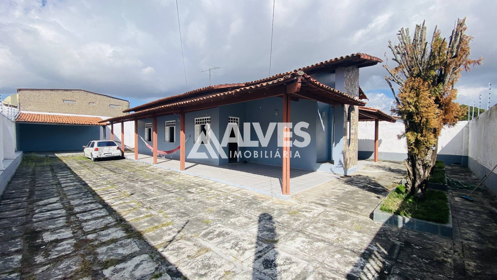 Casa à venda com 5 quartos, 200m² - Foto 2