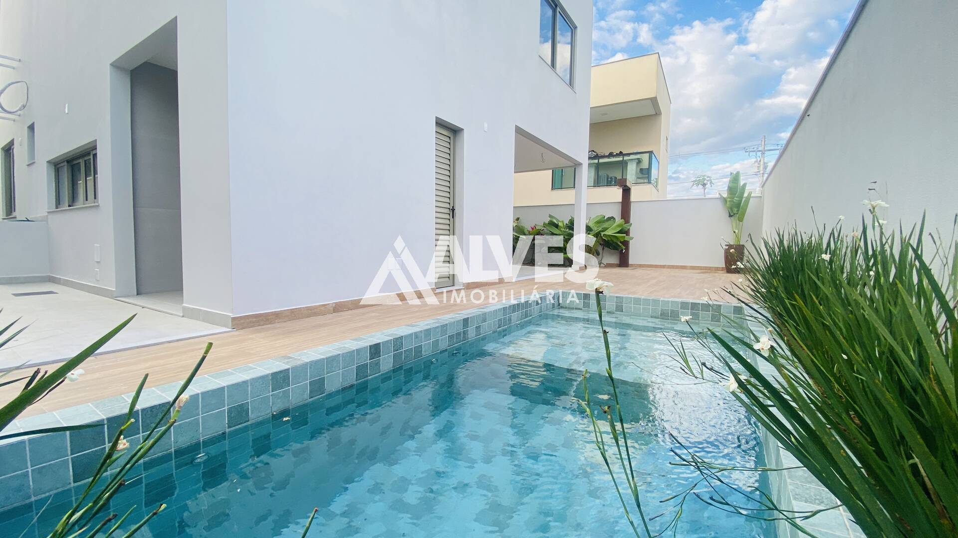 Casa de Condomínio à venda com 4 quartos, 225m² - Foto 4