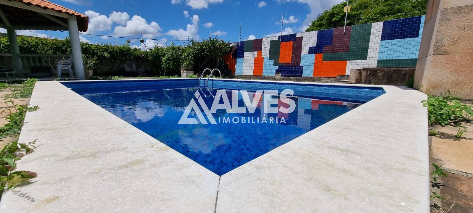 Casa à venda com 4 quartos, 200m² - Foto 1