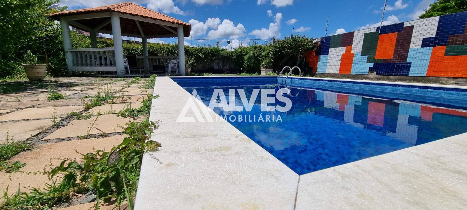Casa à venda com 4 quartos, 200m² - Foto 2