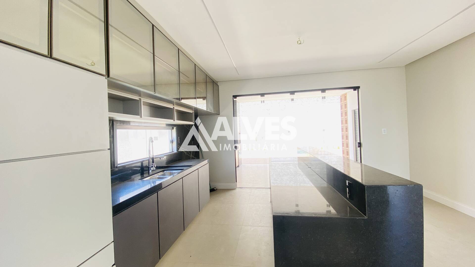 Casa de Condomínio à venda com 4 quartos, 263m² - Foto 12