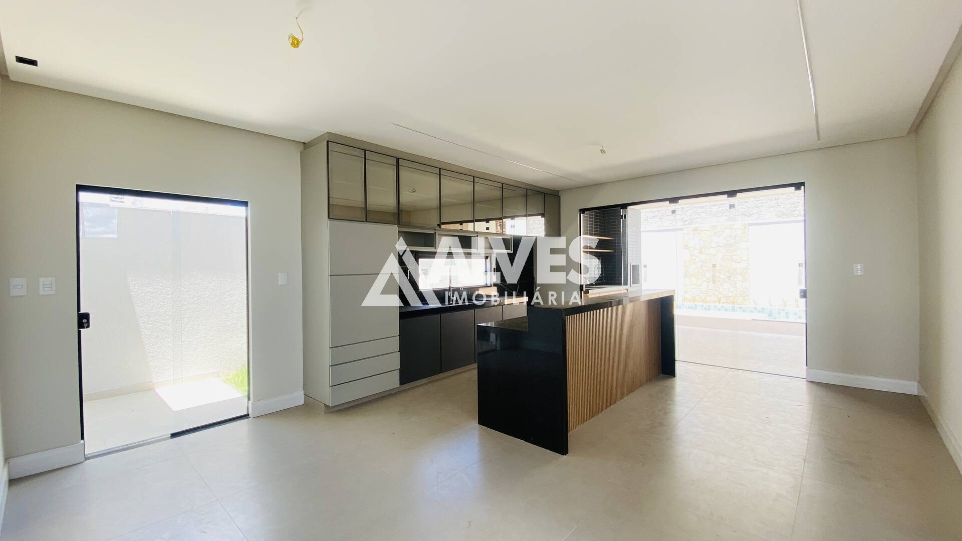 Casa de Condomínio à venda com 4 quartos, 263m² - Foto 2