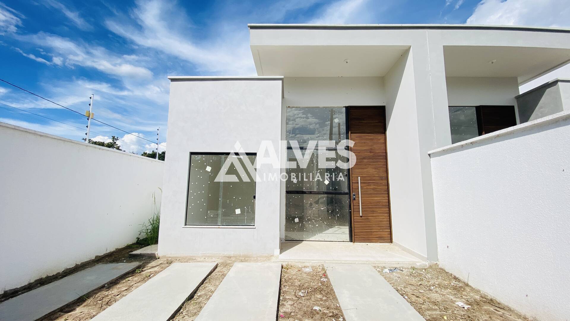 Casa à venda com 3 quartos, 78m² - Foto 1