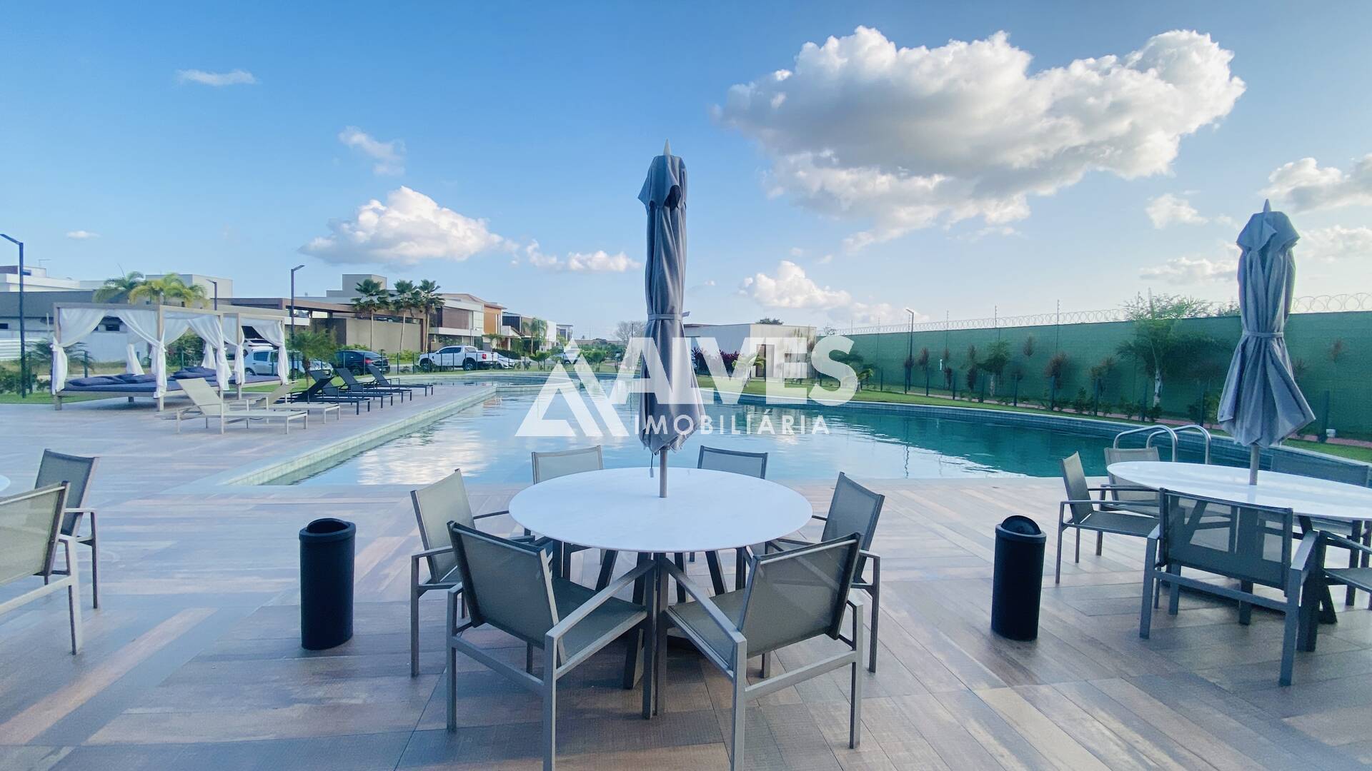 Casa de Condomínio à venda com 4 quartos, 272m² - Foto 5