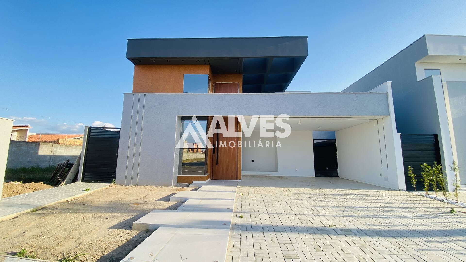 CASA COM 3 SUÍTES E ÁERA COM GOURMET EM CONDOMÍNIO DE ALTO PADRÃO