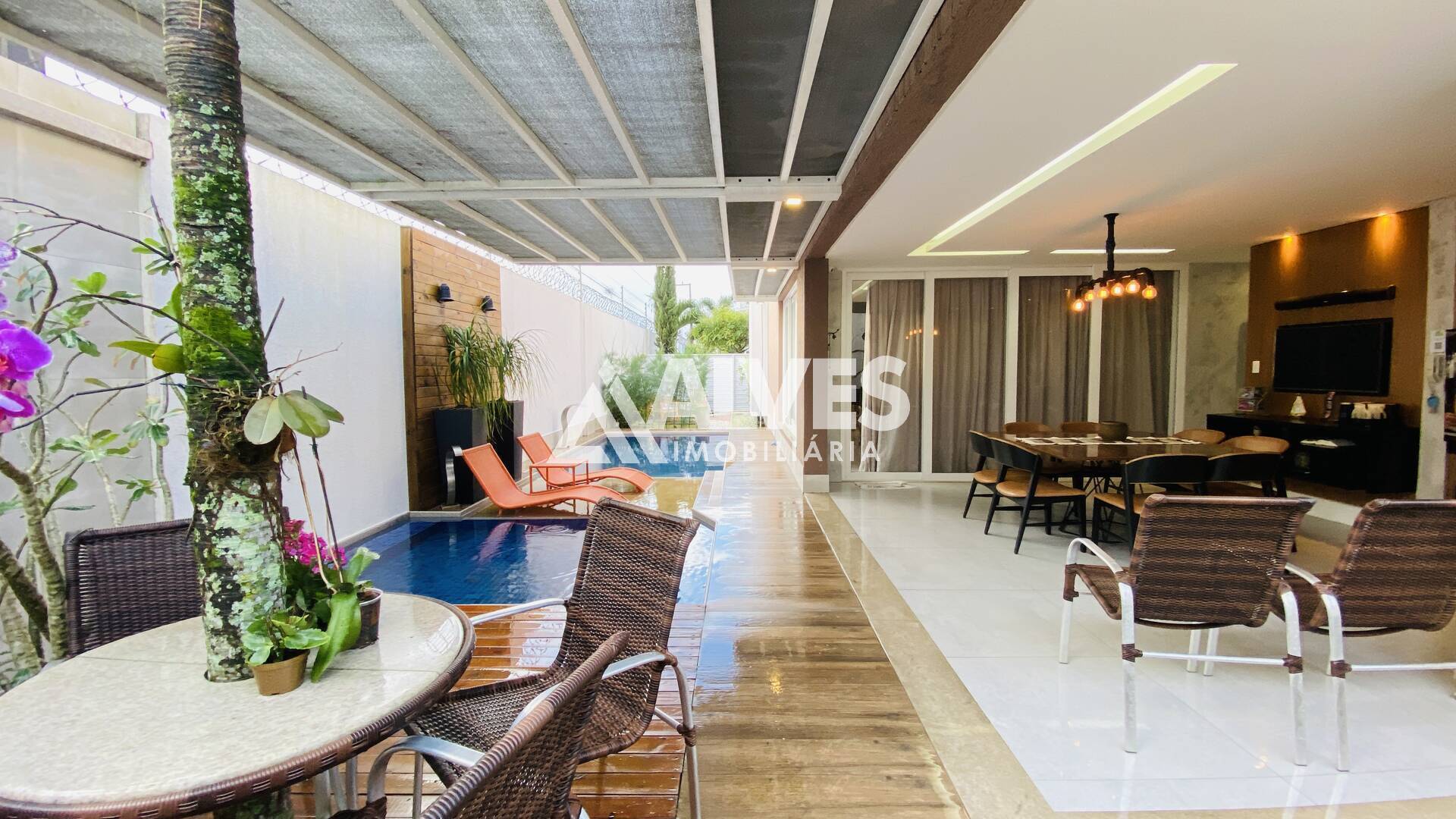 Casa de Condomínio à venda com 4 quartos, 372m² - Foto 2