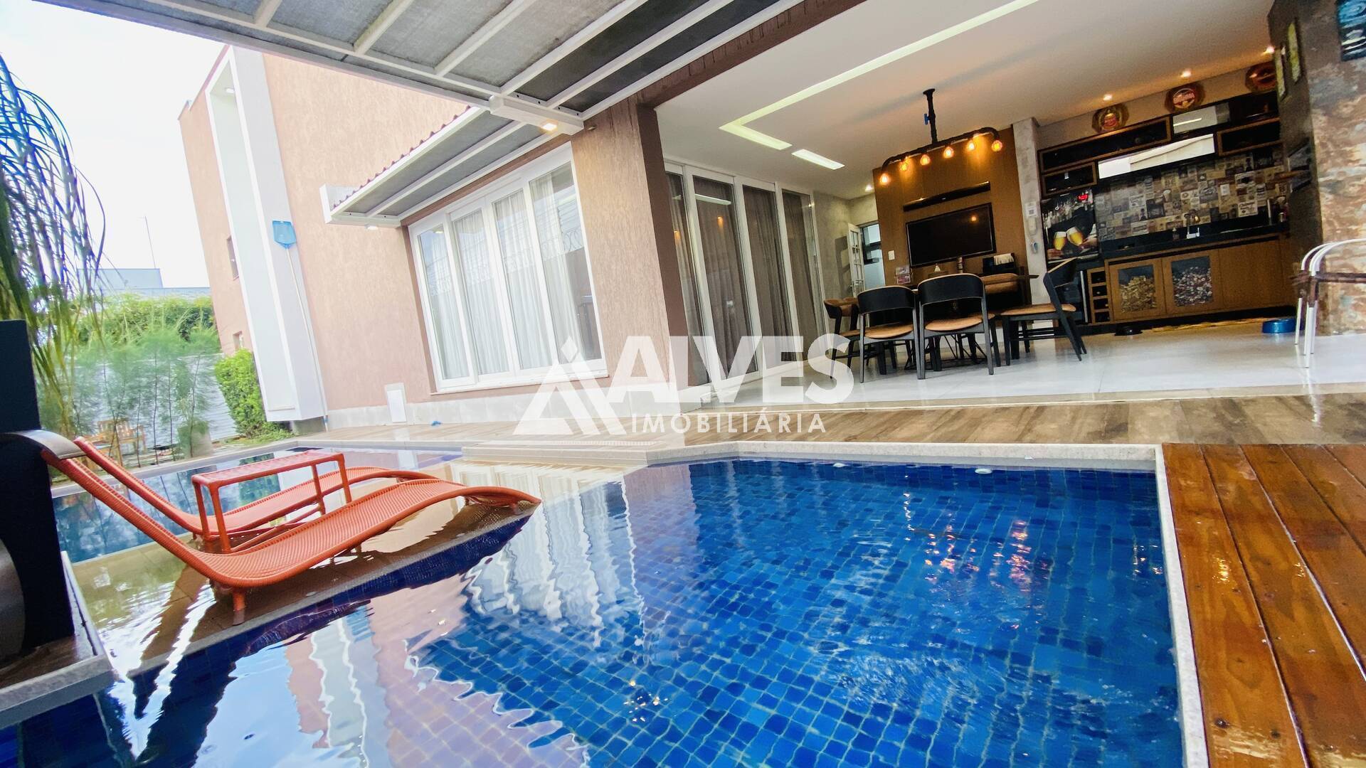 Casa de Condomínio à venda com 4 quartos, 372m² - Foto 1