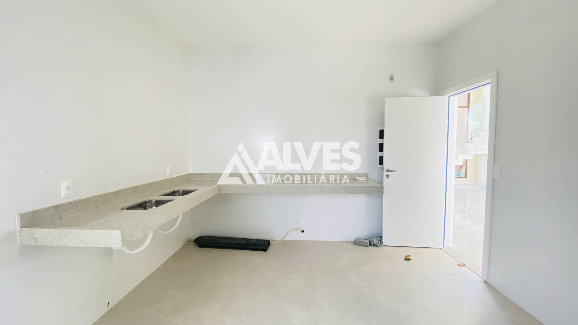 Casa de Condomínio à venda com 4 quartos, 244m² - Foto 9