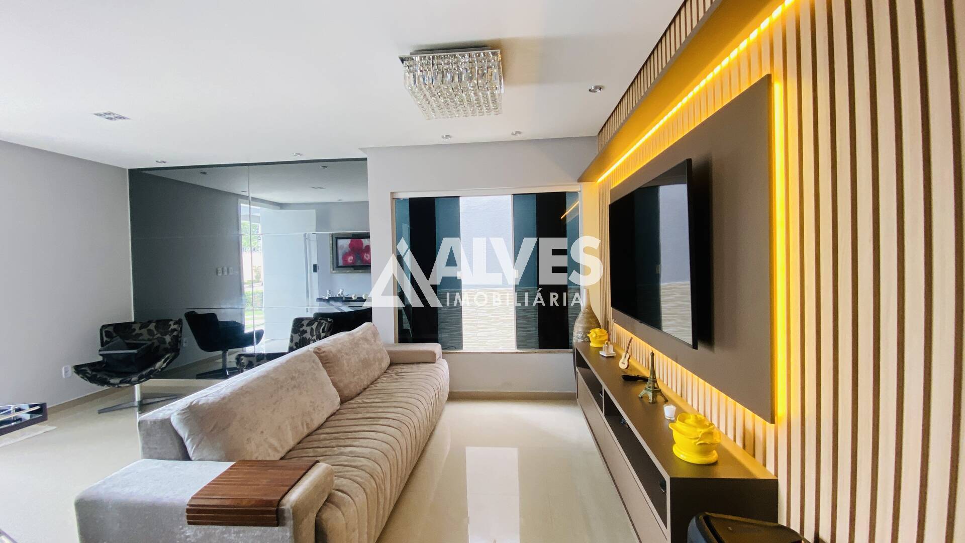 Casa de Condomínio para alugar com 4 quartos, 150m² - Foto 1