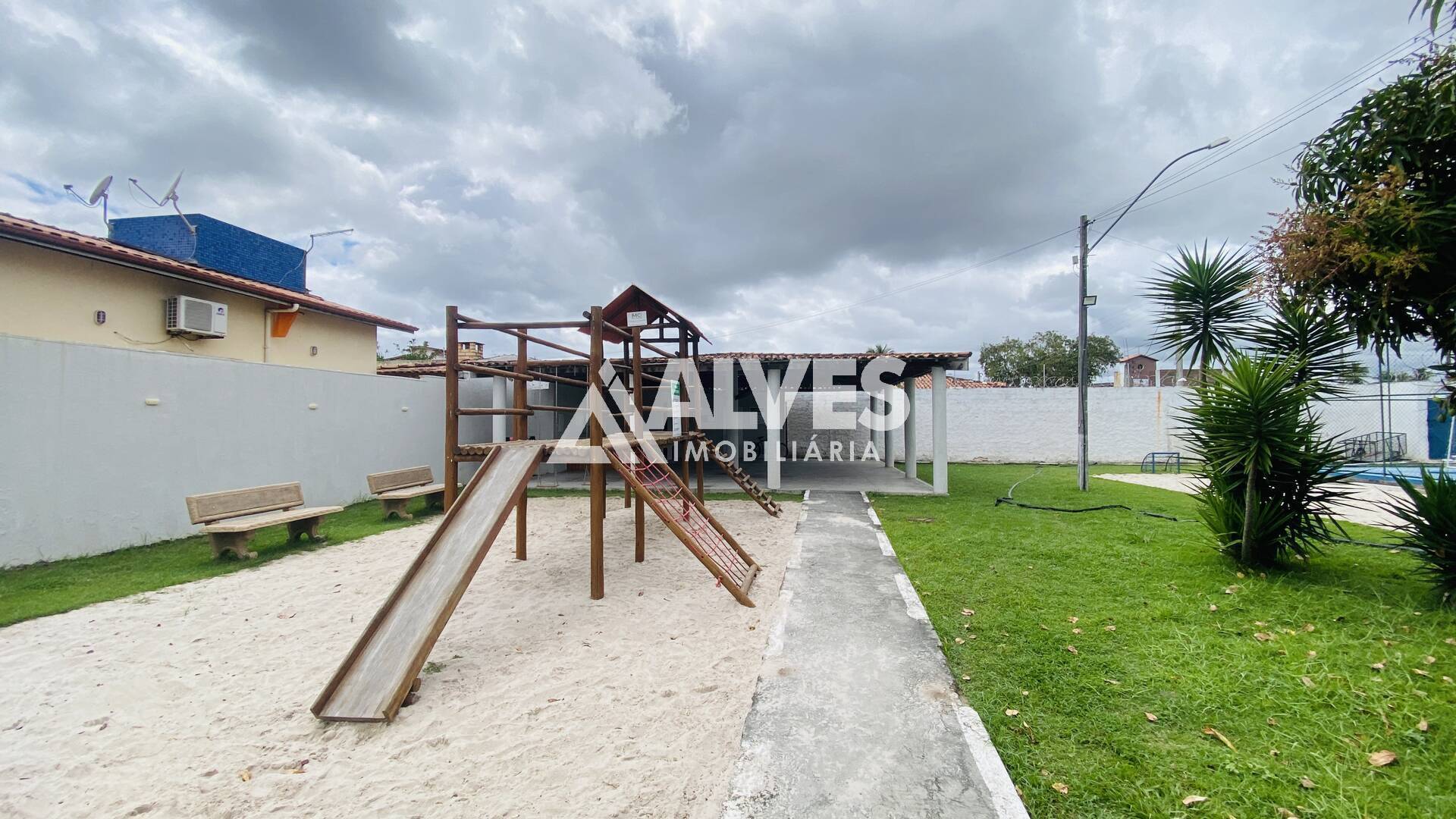 Casa de Condomínio para alugar com 4 quartos, 150m² - Foto 25