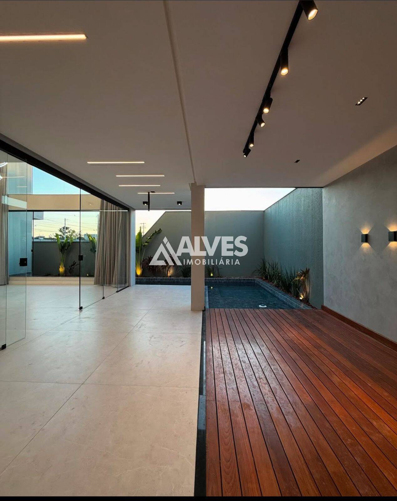 Casa de Condomínio à venda com 5 quartos, 242m² - Foto 4