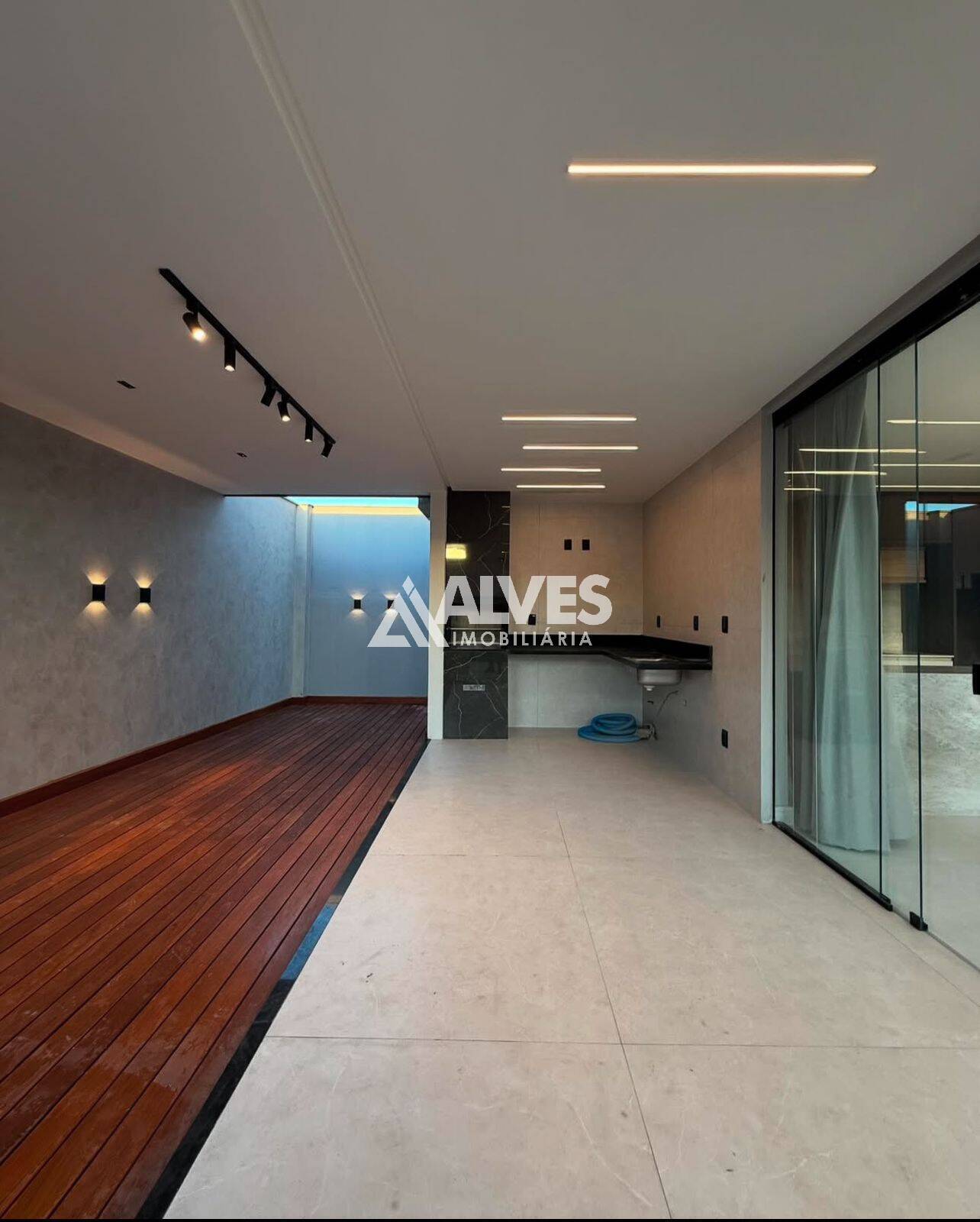 Casa de Condomínio à venda com 5 quartos, 242m² - Foto 9