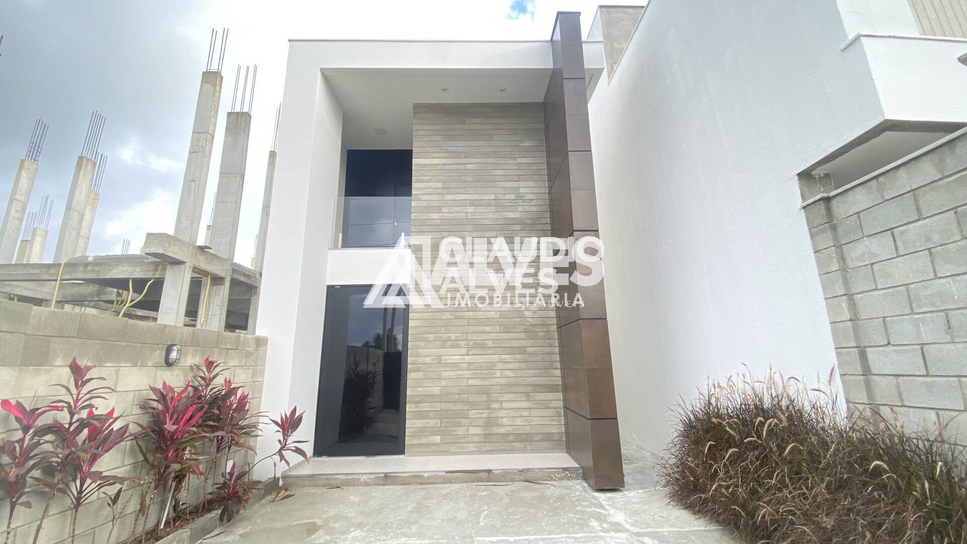 Casa à venda com 3 quartos, 145m² - Foto 1