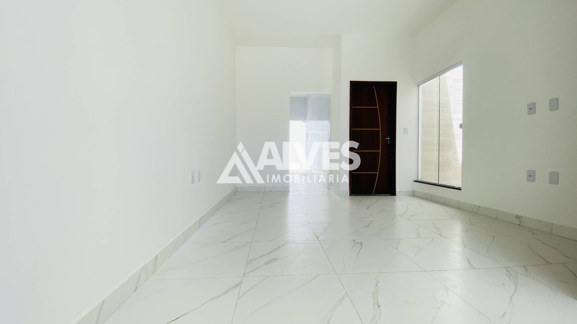 Casa à venda com 2 quartos, 72m² - Foto 2