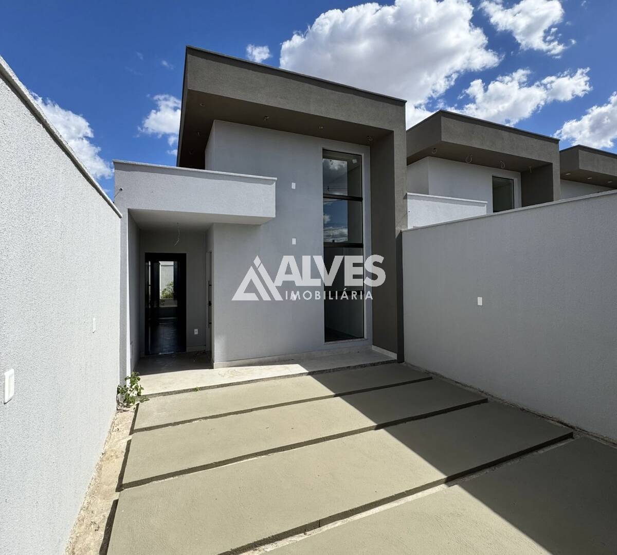 Casa à venda com 3 quartos, 85m² - Foto 1