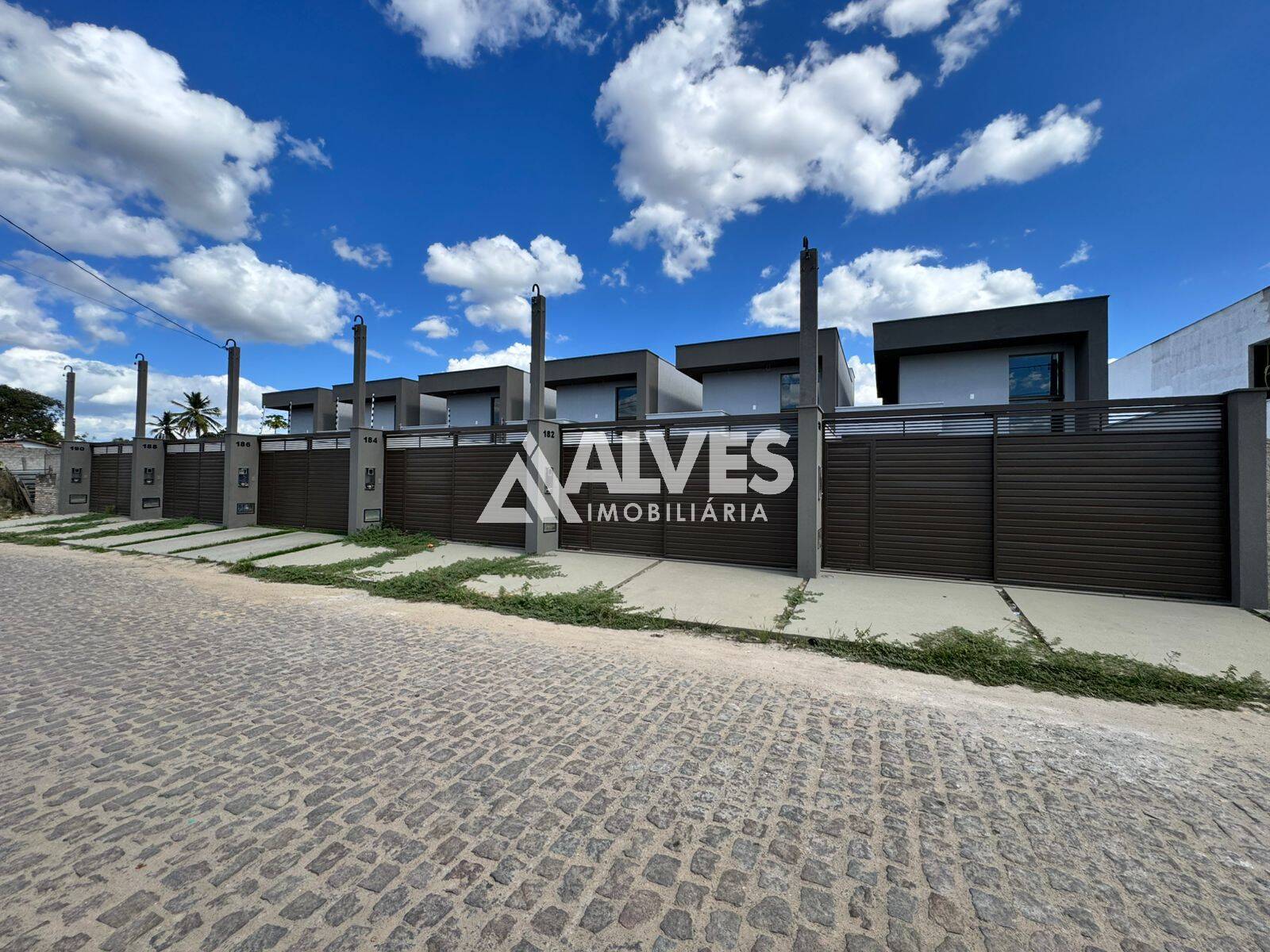 Casa à venda com 3 quartos, 85m² - Foto 11
