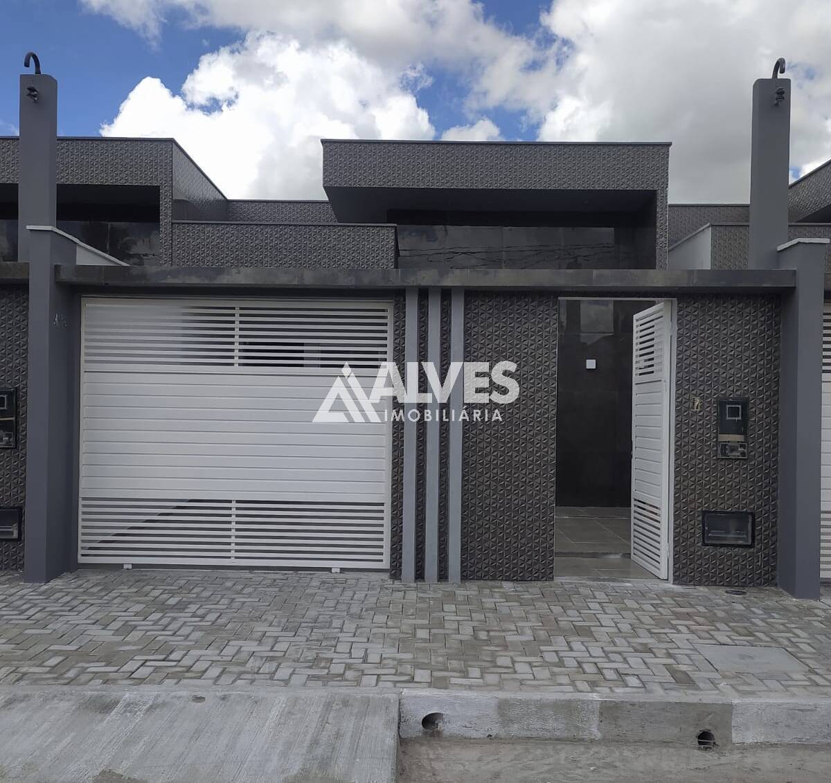 Casa à venda com 3 quartos, 120m² - Foto 1