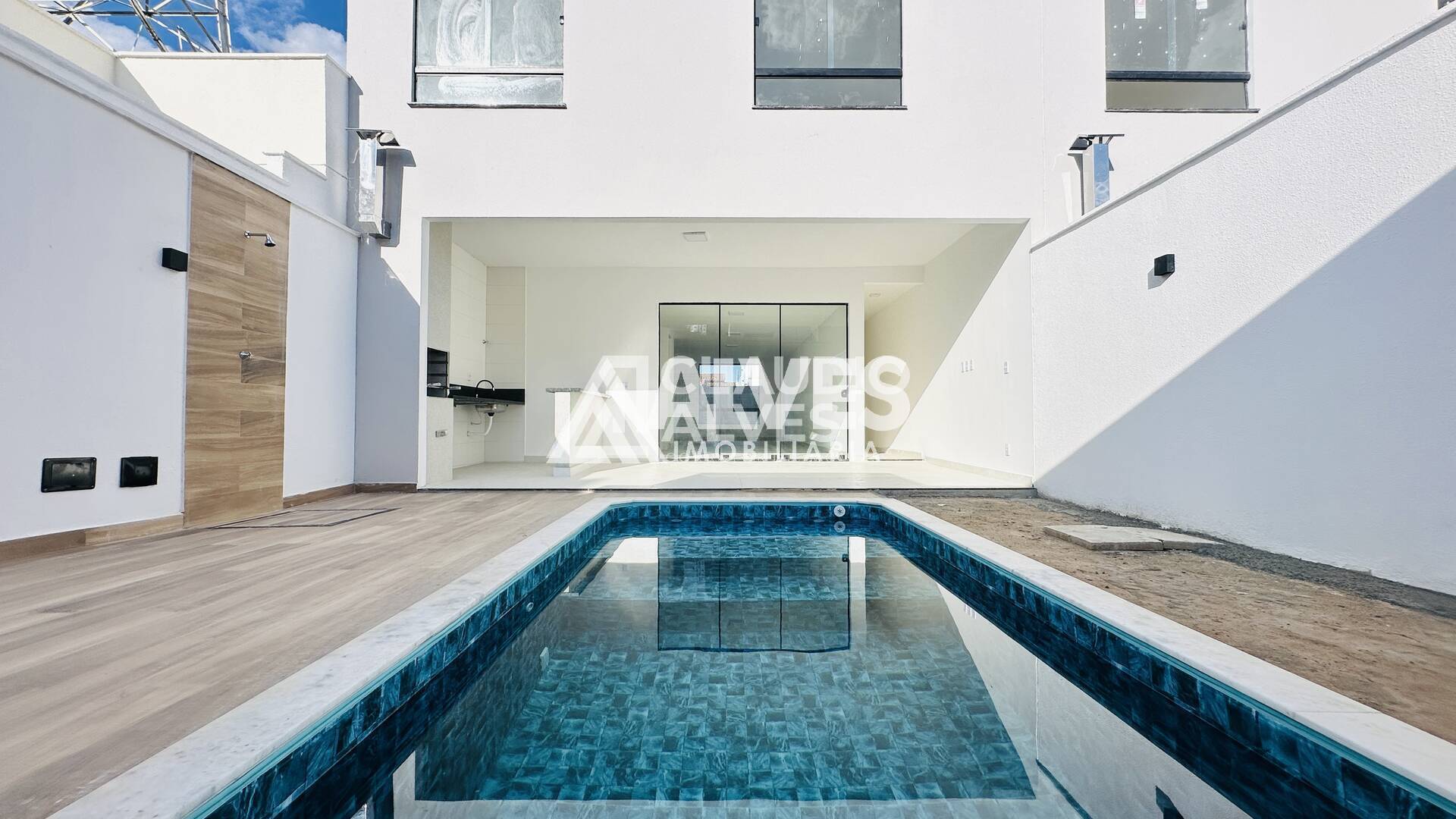 Casa à venda com 3 quartos, 175m² - Foto 1
