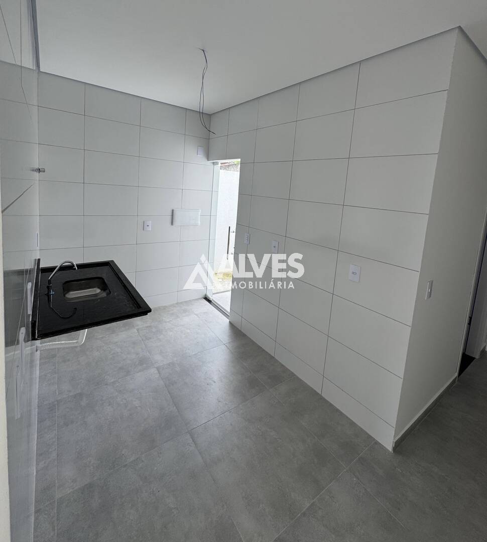 Casa à venda com 2 quartos, 68m² - Foto 4