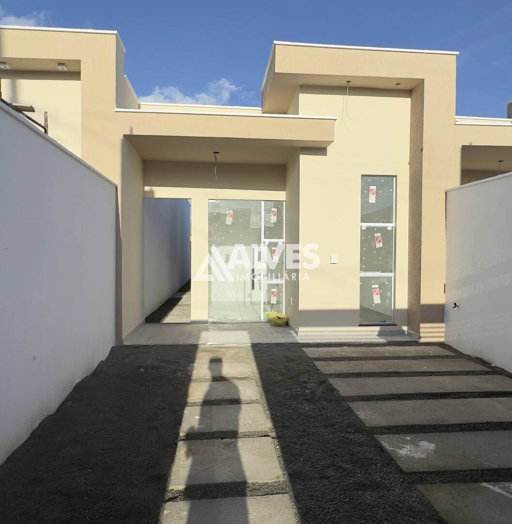 Casa à venda com 2 quartos, 68m² - Foto 1
