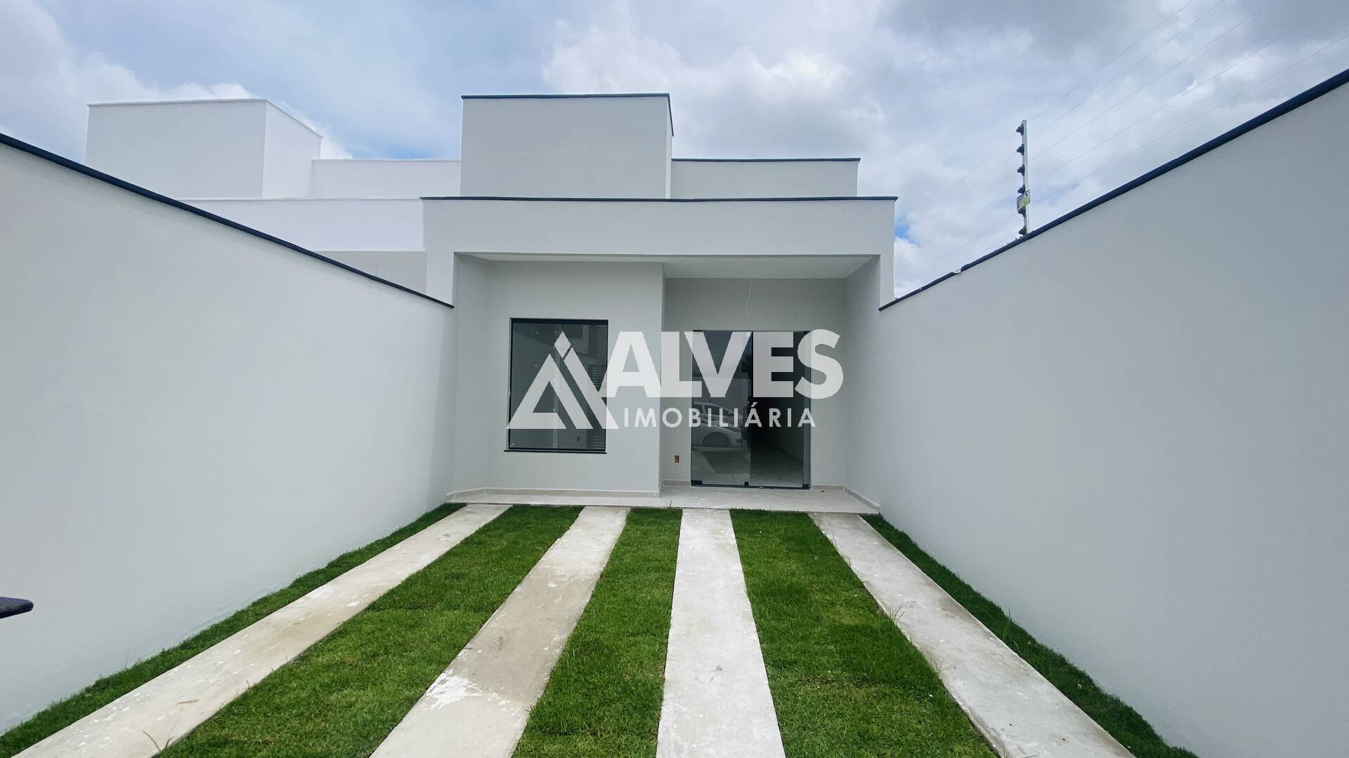 Casa à venda com 3 quartos, 78m² - Foto 1