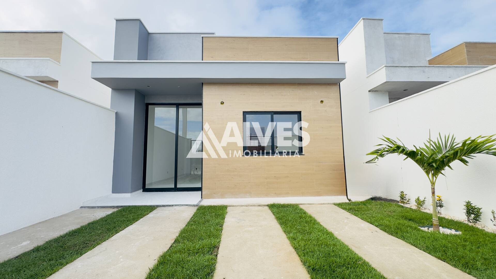 Casa à venda com 2 quartos, 64m² - Foto 1