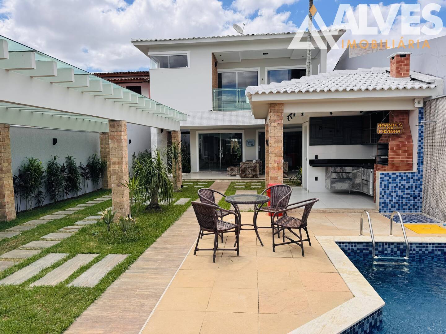 Casa, 4 quartos, 300 m² - Foto 1