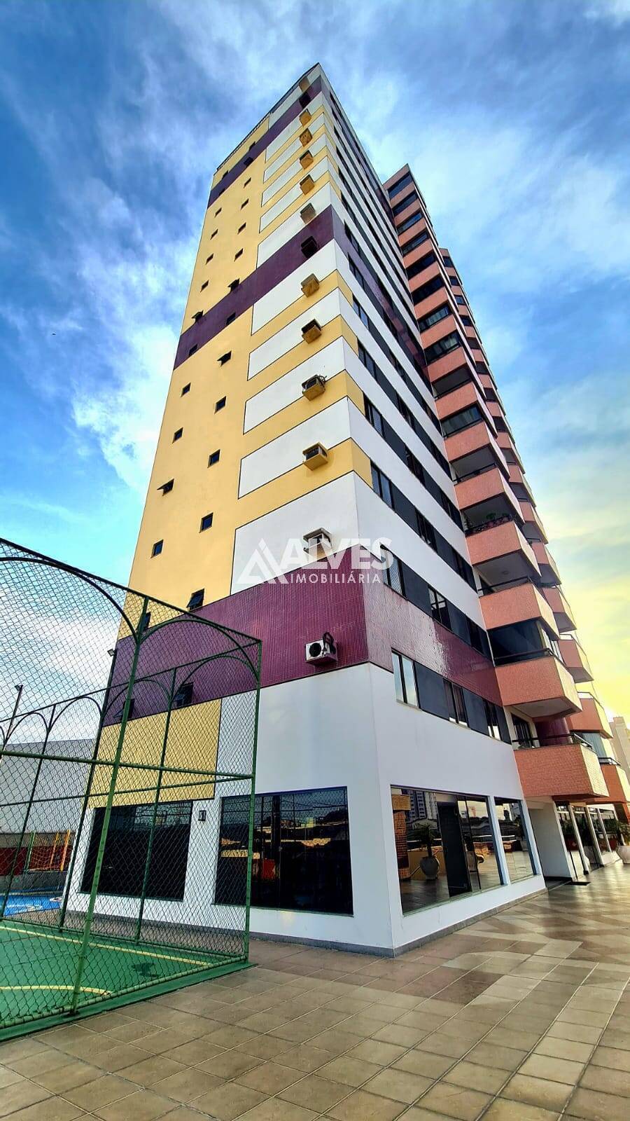 Apartamento à venda com 4 quartos, 150m² - Foto 2