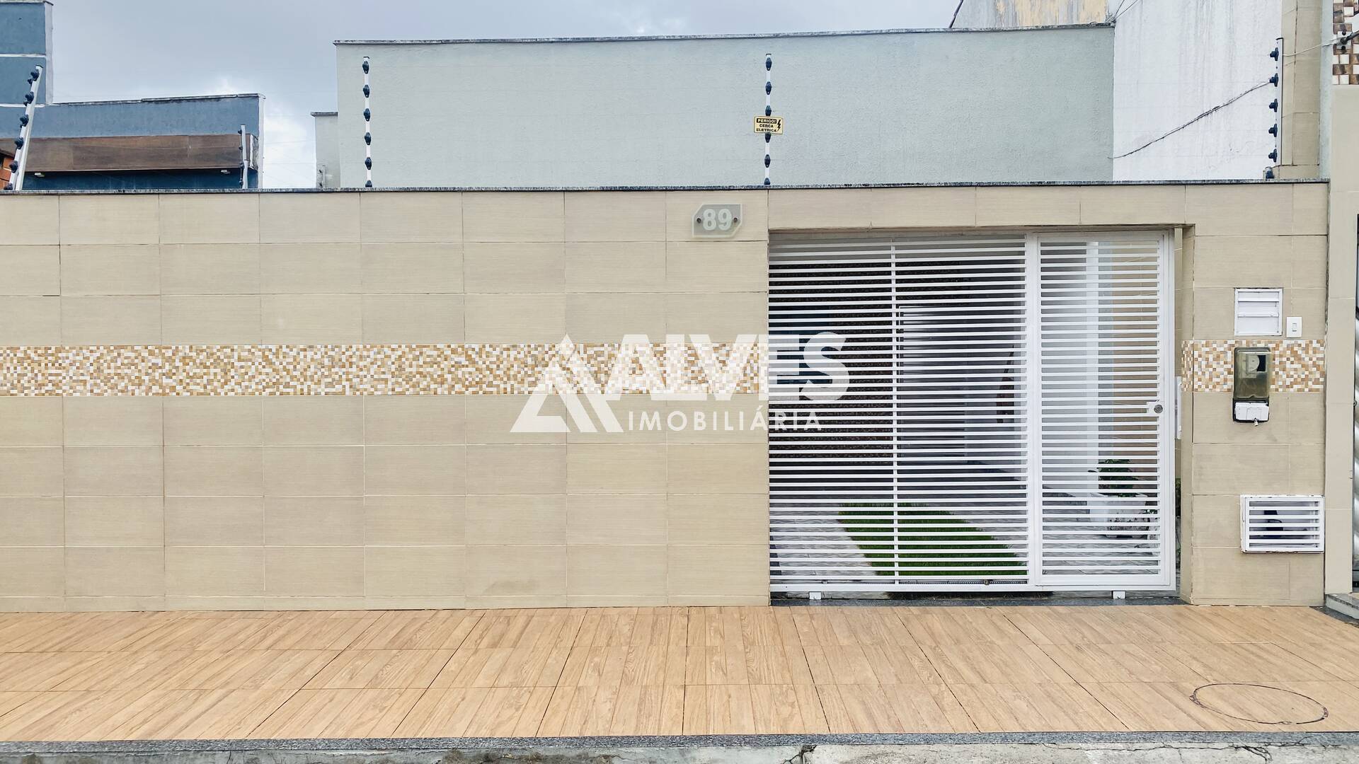 Casa à venda com 4 quartos, 144m² - Foto 1