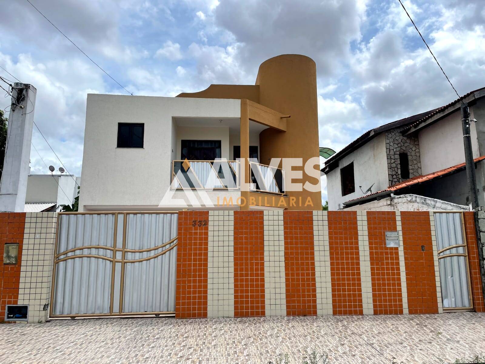 Casa, 5 quartos, 200 m² - Foto 1