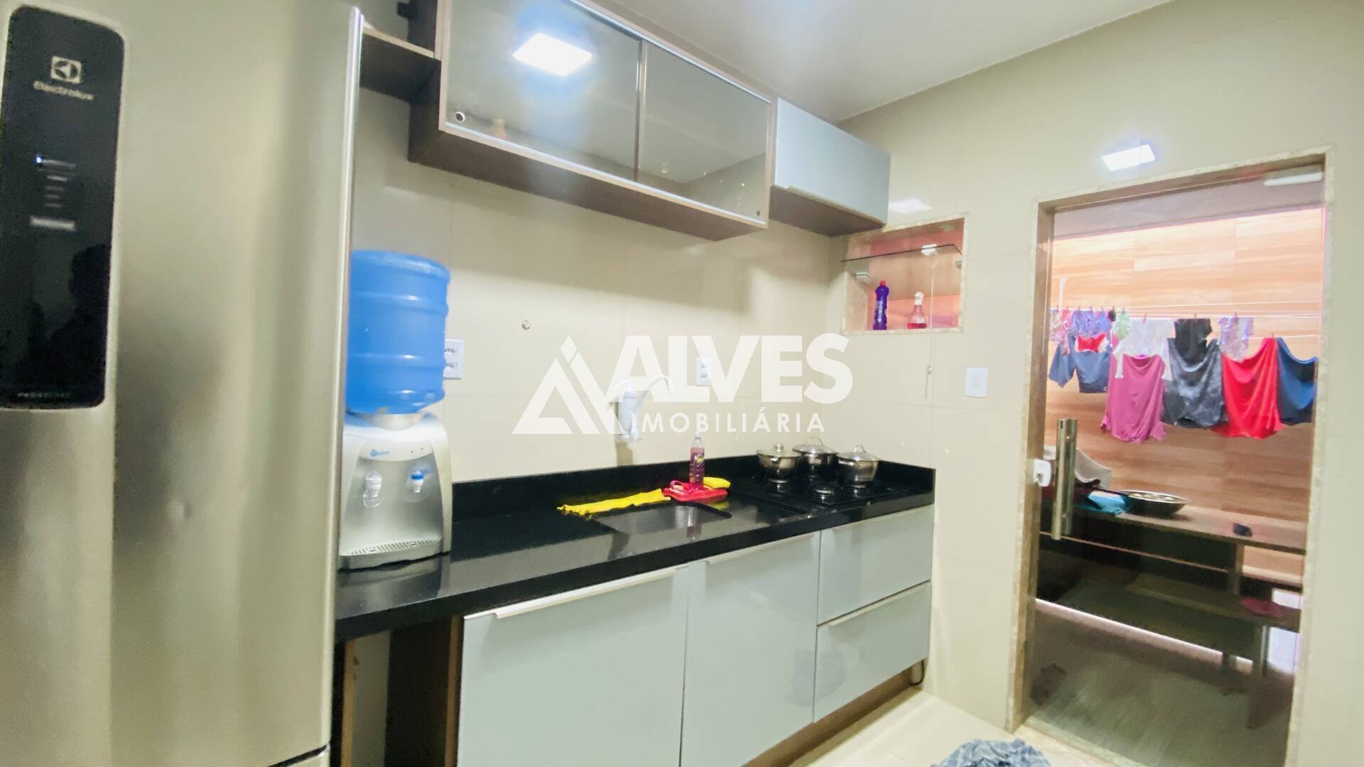 Casa à venda com 3 quartos, 100m² - Foto 4