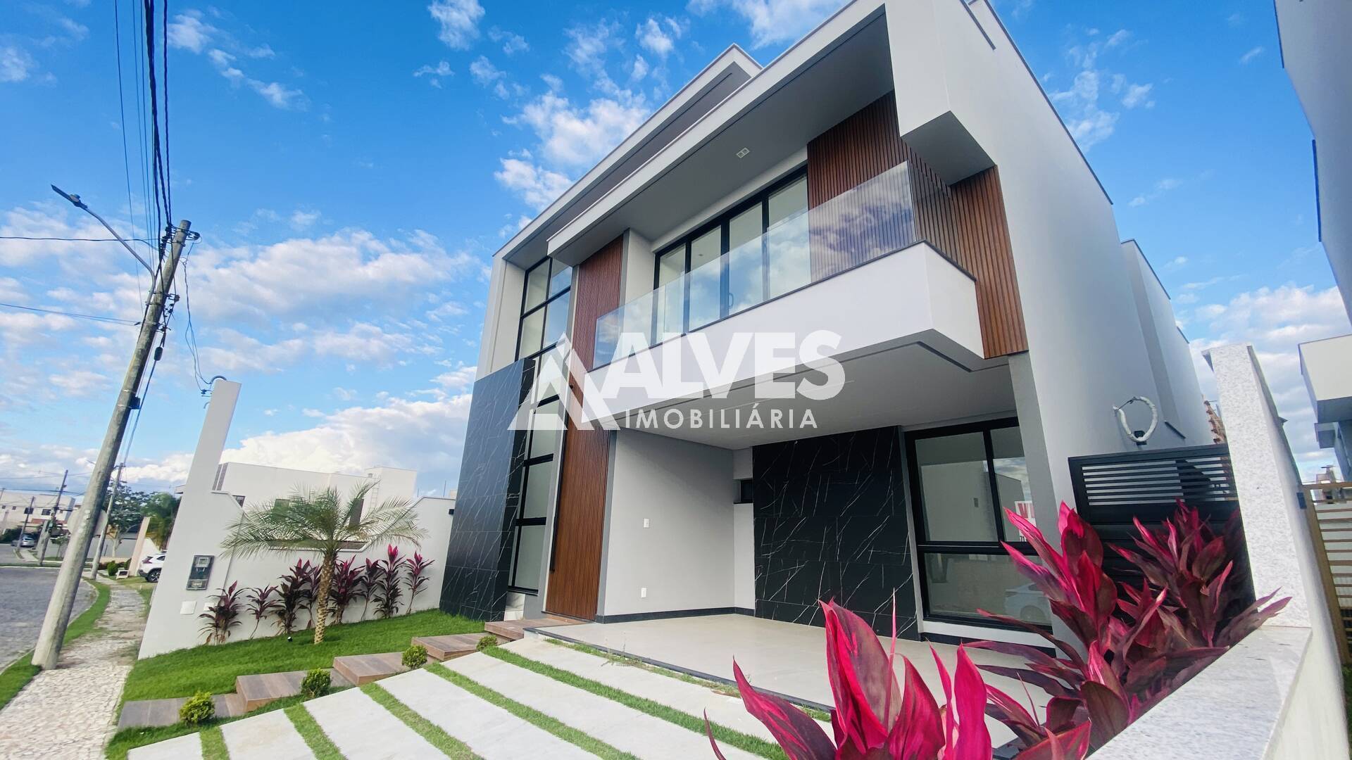 Casa de Condomínio à venda com 4 quartos, 278m² - Foto 2