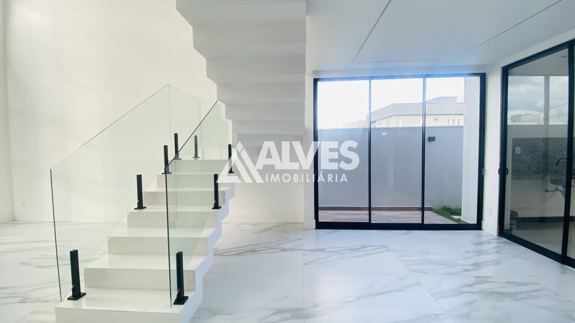 Casa de Condomínio à venda com 4 quartos, 278m² - Foto 3