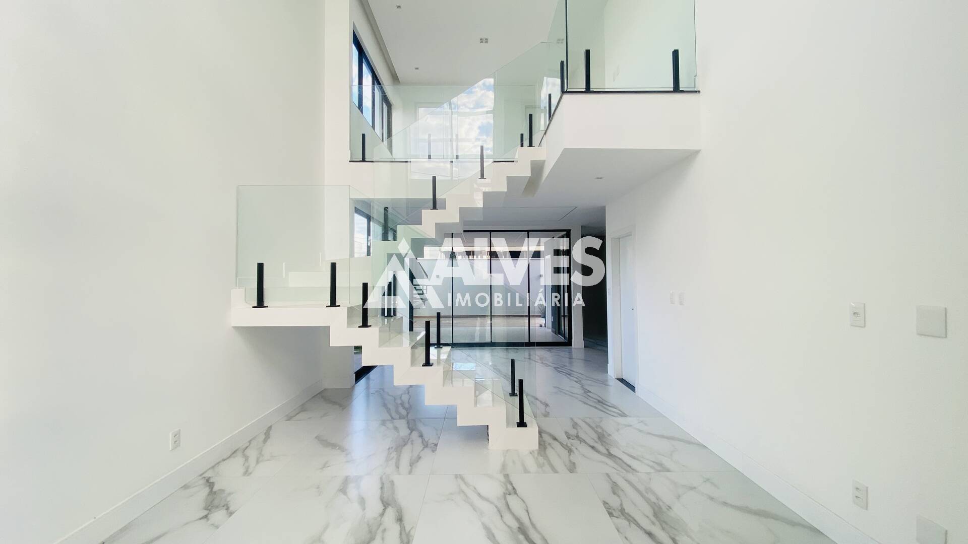 Casa de Condomínio à venda com 4 quartos, 278m² - Foto 4