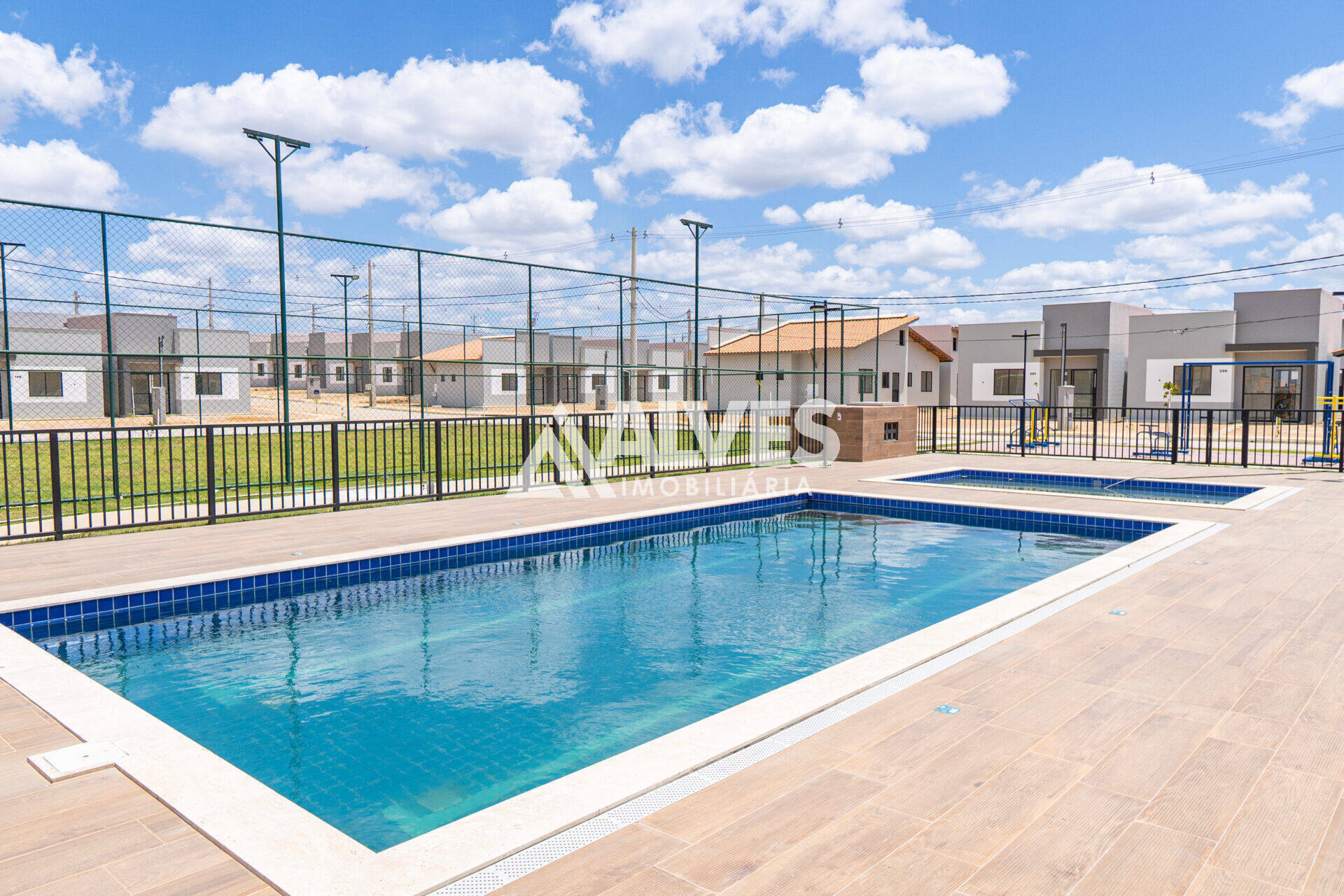 Casa de Condomínio à venda com 2 quartos, 50m² - Foto 1