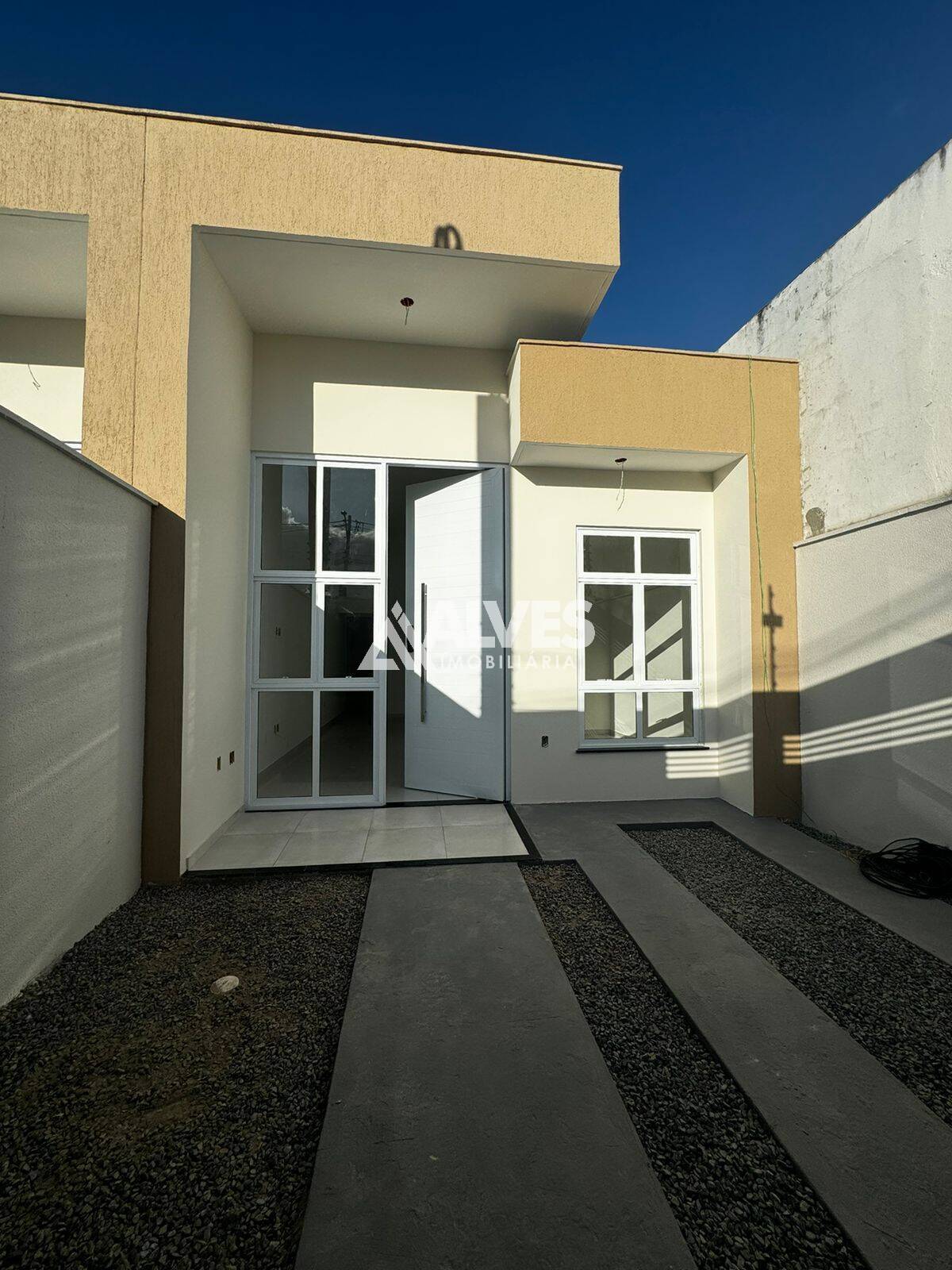 Casa à venda com 2 quartos, 68m² - Foto 1