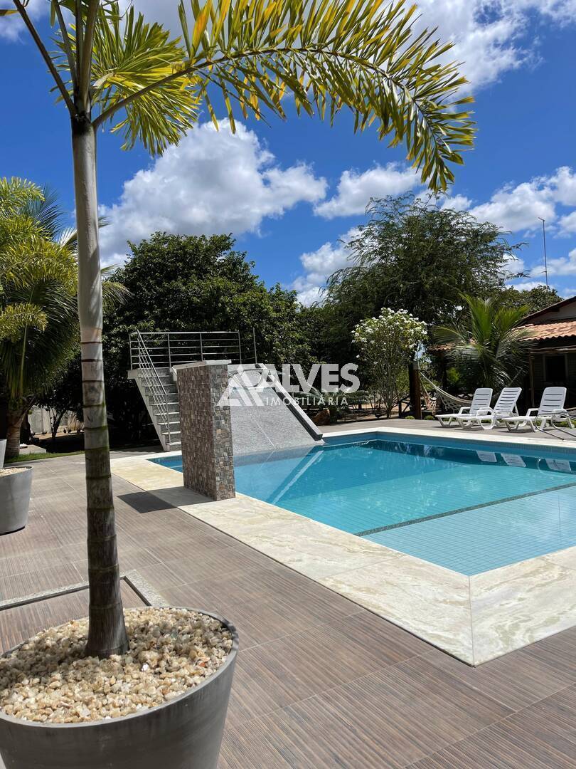 Chácara à venda com 7 quartos, 217902m² - Foto 1