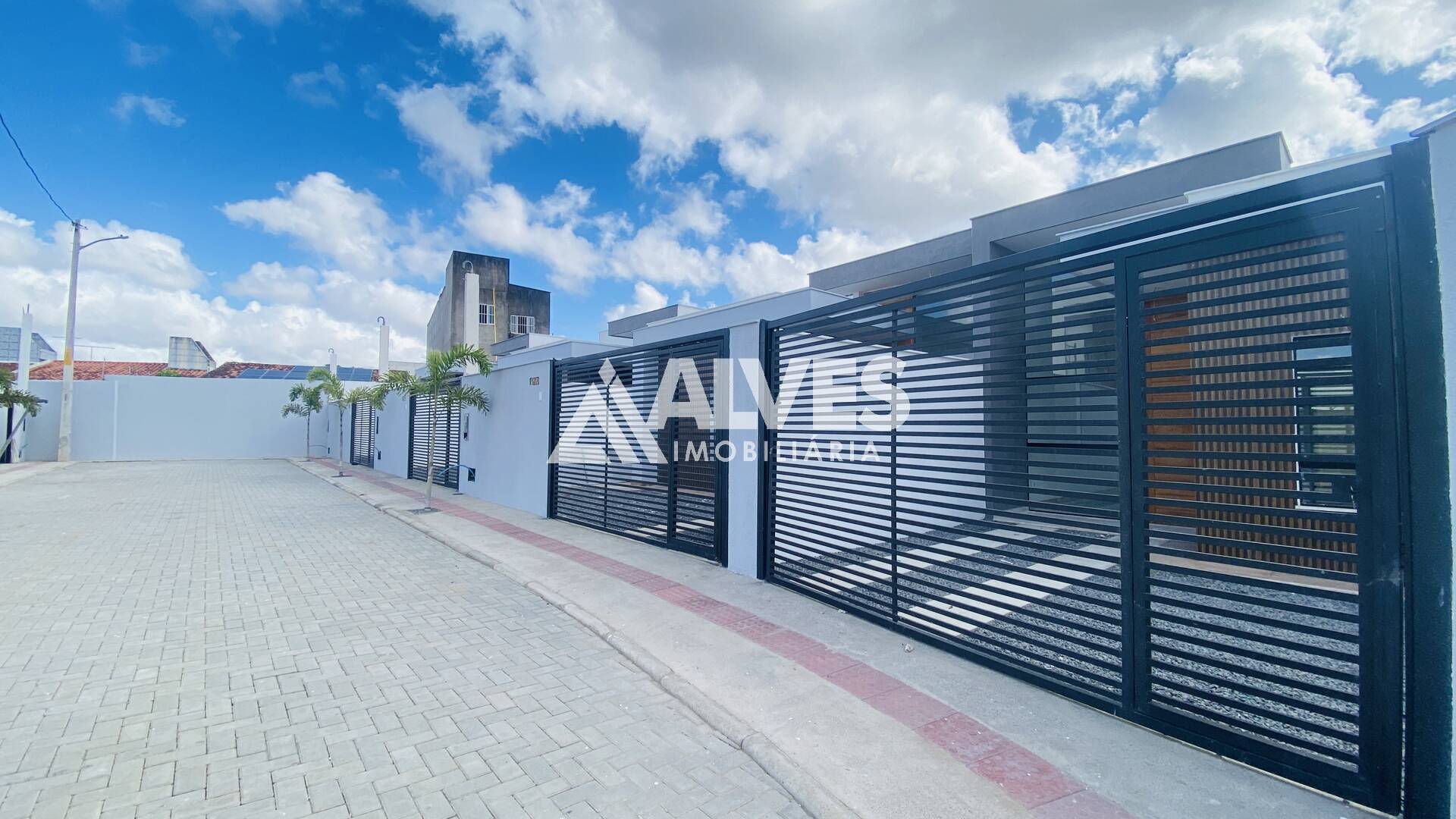 Casa à venda com 3 quartos, 80m² - Foto 2